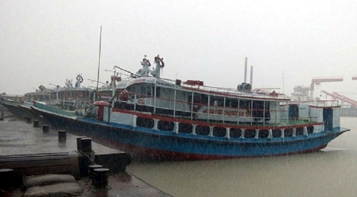 হাতিয়ার সঙ্গে সারাদেশের নৌ যোগাযোগ বন্ধ